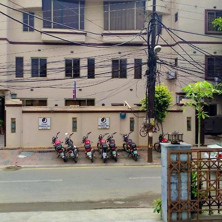 Lokal Rooms X Gulberg Lahore Esterno foto