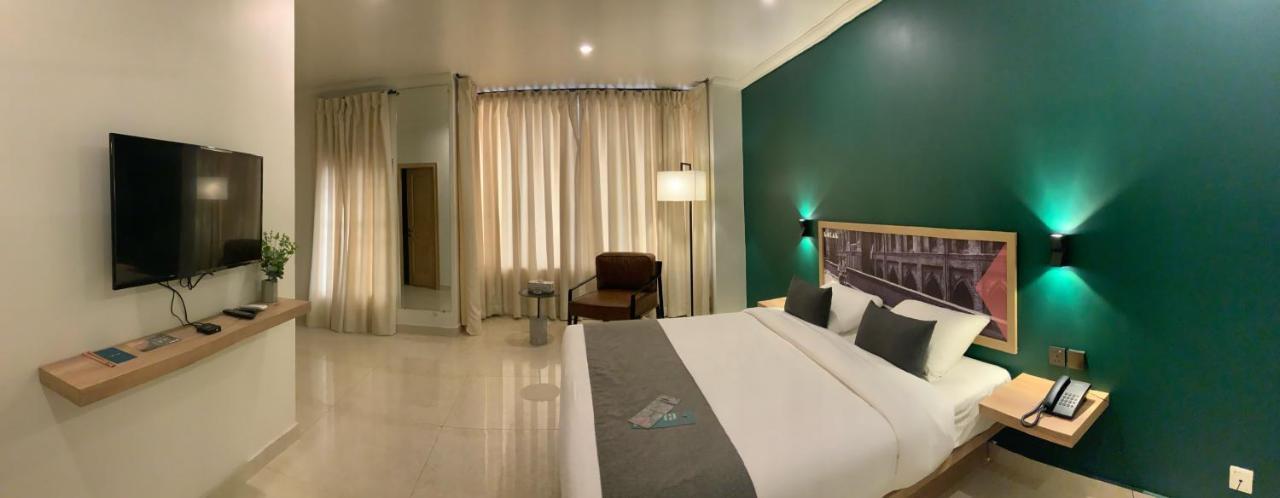 Lokal Rooms X Gulberg Lahore Esterno foto