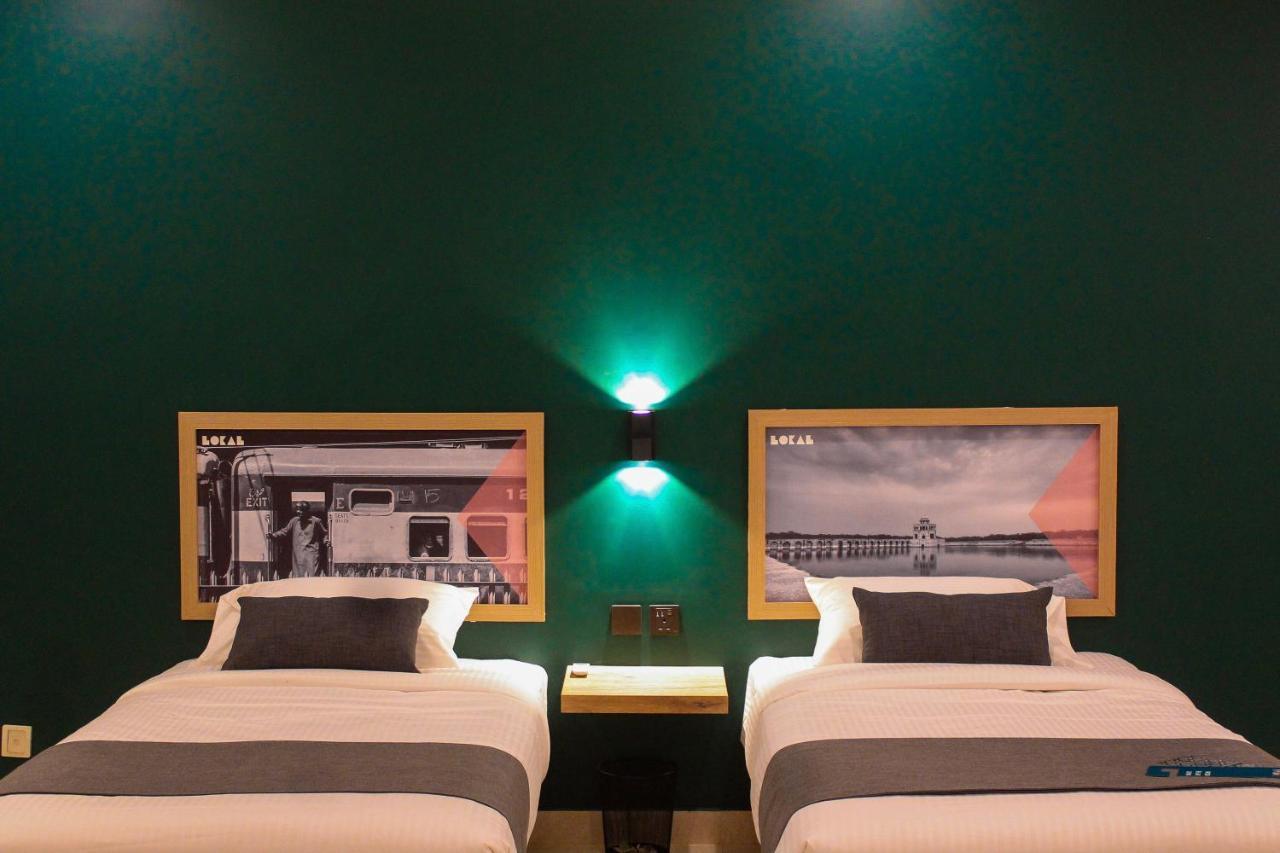 Lokal Rooms X Gulberg Lahore Esterno foto