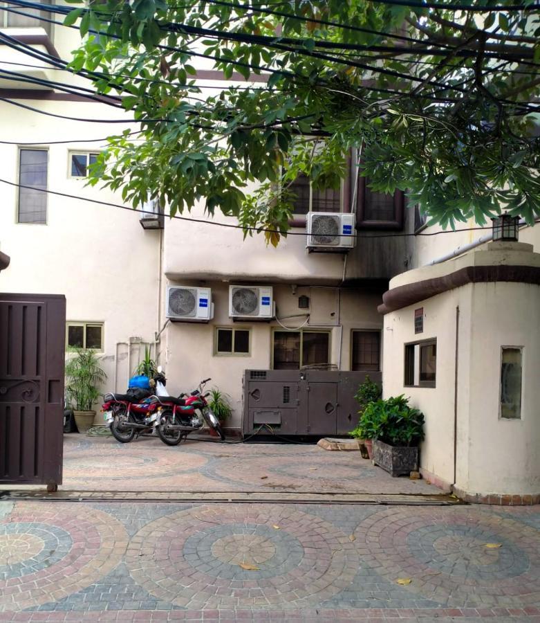 Lokal Rooms X Gulberg Lahore Esterno foto