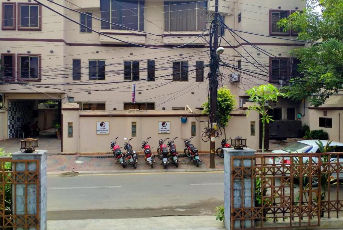 Lokal Rooms X Gulberg Lahore Esterno foto